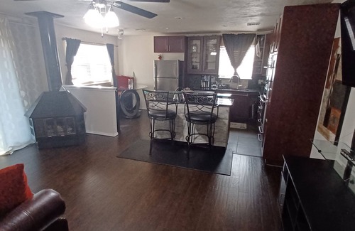 Del City House | "Cozy & Convenient 3-Bedroom Home in SEOKC – Ideal for Traveling Professionals!"