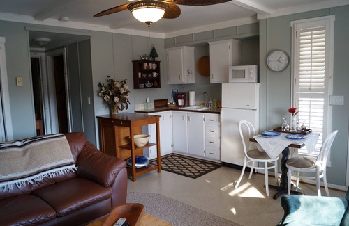 Grottoes Apartment | Cozy Convenient Getaway