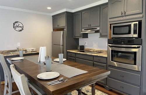 Unicoi Cottage | Cozy, convenient, private, pet friendly cottage! Close to hiking trails!
