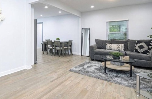 Browns Mill Park House | Cozy & Conveniently located 2 Bedroom house