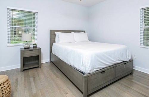 Browns Mill Park House | Cozy & Conveniently located 2 Bedroom house