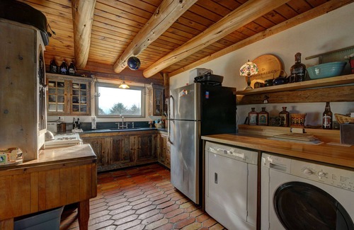 South Shaftsbury House | Cozy Converted Barn on Secluded 6.5 acres with Hot Tub