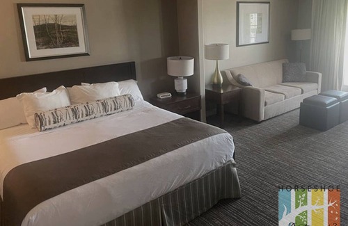 Oro-Medonte Resort | Cozy Copeland Studio + Pool + Patio + Parking