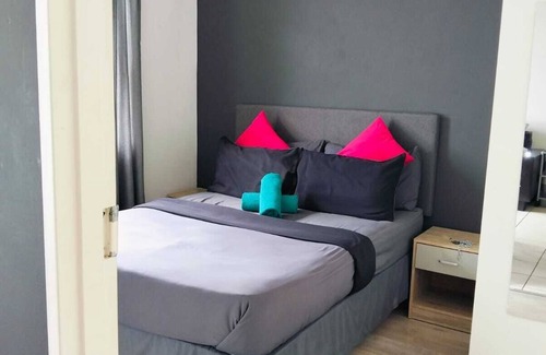 Muizenberg Apartment | Cozy corner apartment Muizenberg 2-bedroom apartment with WiFi