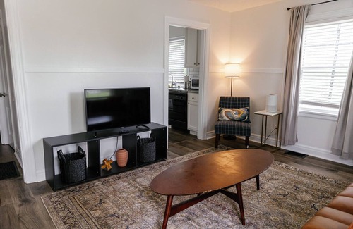 Lexington House | Cozy Corner - Little House in Downtown Lexington