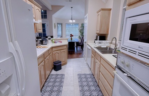 South Arlington House | Cozy Corner Near I-20 & 360, Heart of DFW, Quiet Cul-de-Sac Stay
