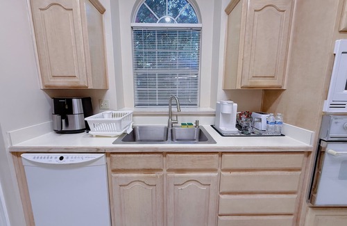 South Arlington House | Cozy Corner Near I-20 & 360, Heart of DFW, Quiet Cul-de-Sac Stay