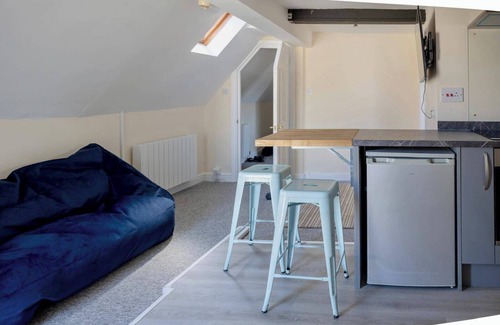 Corsham Apartment | Cozy Corsham Apartment with 2 Bedrooms