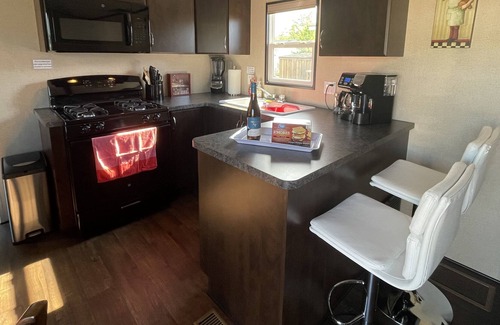 Niagara-on-the-Lake House | Cozy Cottage in Niagara on the Lake, close to loads of family fun