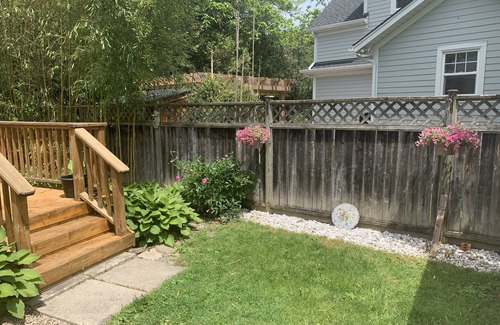 Historic Old Town House | Cozy cottage minutes to lake!