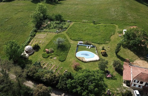 Puymaurin Apartment | cozy cottage 2/4p, swimming pool, spa & Pyrenees