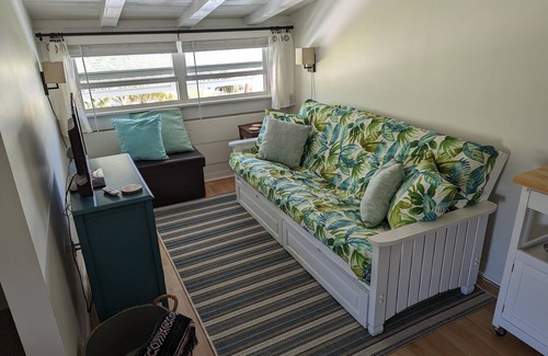 Lake Worth Cottage | Cozy Cottage 2nd Floor Studio - Less Than A Mile From The Beach And Downtown