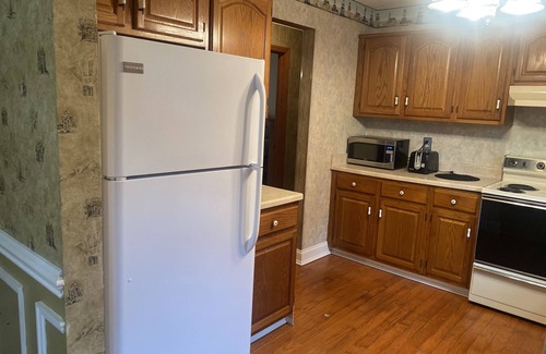 Tri-Cities House | Cozy cottage, 5 min away from shopping center, access to the lake, great views