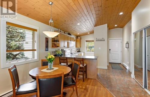 Regional District of Nanaimo Cottage | Cozy Cottage at Oceanside Village Parksville. MAX. ONE WEEK STAY Lic. #53483