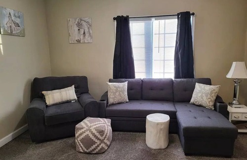 Kearney Cottage | Cozy Cottage Centrally Located