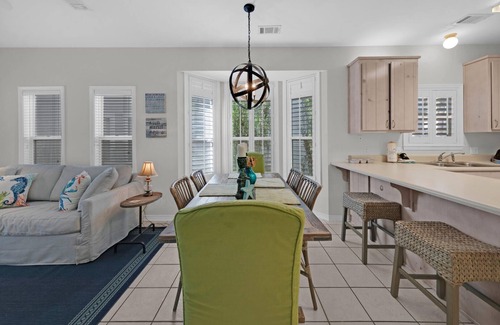 Santa Rosa Beach House | COZY Cottage ~ Close to the Beach ~ FREE GOLF!