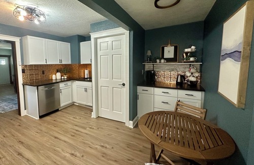 Smithville House | Cozy Cottage close to downtown Smithville