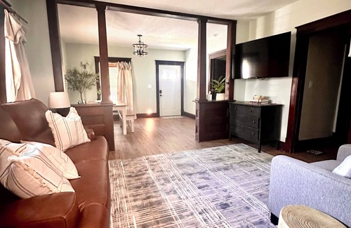 Smithville House | Cozy Cottage close to downtown Smithville