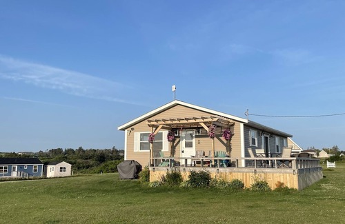Sea View Cottage | Cozy Cottage Close to Fantastic Beach!