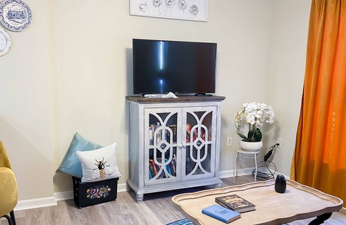 Rolla House | Cozy Cottage Feel Apartment