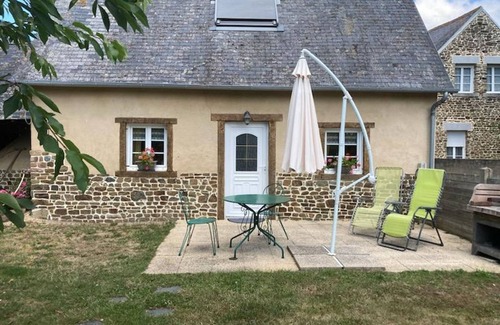 Saint-Pair-sur-Mer Cottage | Cozy Cottage for 2 Near Beach with Private Garden, Internet, and Baby Amenities