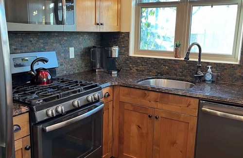 St. George House | Cozy Cottage Getaway - Zion and Pool Access