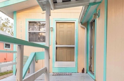Naples Apartment | Cozy Cottage Goodland Fl.