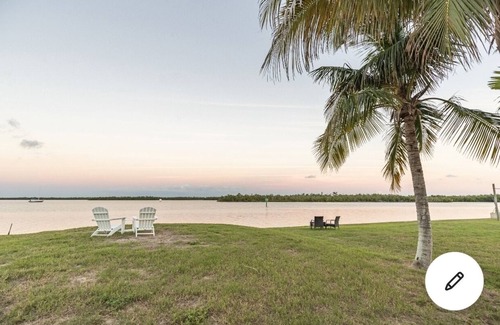 Naples Apartment | Cozy Cottage Goodland Fl.