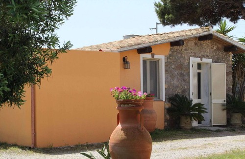 Sant'Antioco Cottage | Cozy Cottage in Calasetta Sardinia with garden