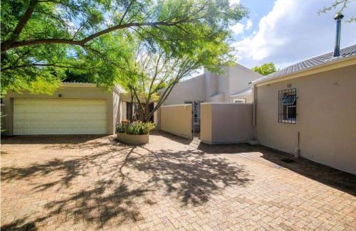 Constantia Apartment | Cozy Cottage in Constantia