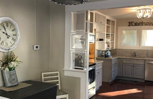 Downtown Vancouver House | Cozy Cottage in Downtown Vancouver WA, Charming Bungalow right off Main st,