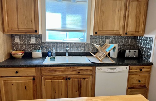 Redmond House | Cozy Cottage in Downtown Redmond