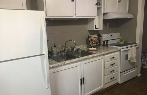 Fayetteville Cottage | Cozy Cottage in Fayetteville. Coolest Small mountain top town , Pet Friendly!