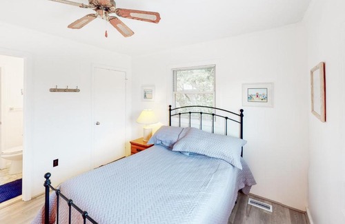 Kitty Hawk House | Cozy Cottage in Kitty Hawk