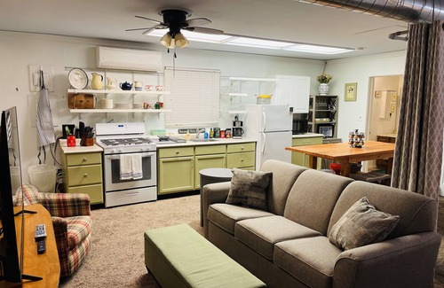 Lake Leelanau Cottage | Cozy Cottage in Lake Leelanau PERFECT for couples/Leelanau County experience!