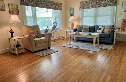 Marshallberg House | Cozy Cottage in quiet neighborhood not far from beaches