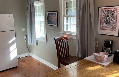 Hot Springs Cottage | Cozy cottage in the park -yet close to the action