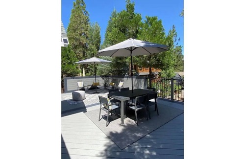 Cedar Glen House | Cozy Cottage -Large Deck, Lake Rights Close to the Lake & Village-Lake Arrowhead