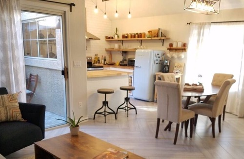 Val Vista Lakes Condo | Cozy cottage like condo near downtown Gilbert