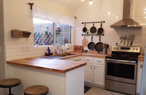 Val Vista Lakes Condo | Cozy cottage like condo near downtown Gilbert
