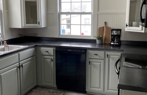 Abingdon House | Cozy Cottage Located in Historic Abingdon Virginia
