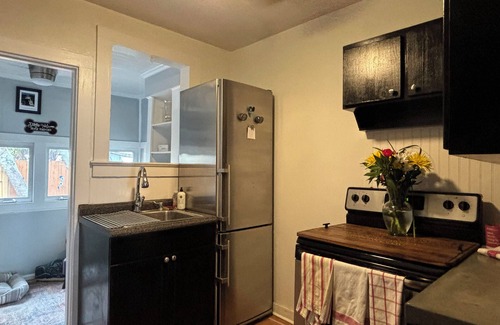 Indian River Bluff Cottage | Cozy cottage minutes from beaches, historic downtown, and vibrant arts district!