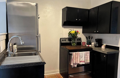 Indian River Bluff Cottage | Cozy cottage minutes from beaches, historic downtown, and vibrant arts district!