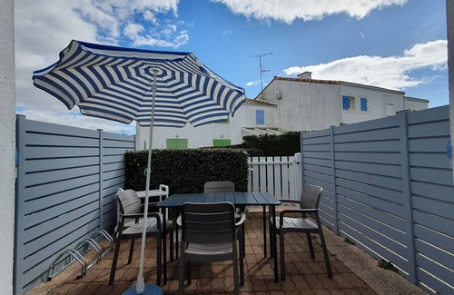 La Faute-sur-Mer House | Cozy Cottage Near Beach with Private Garden, Parking, and Pet-Friendly Option
