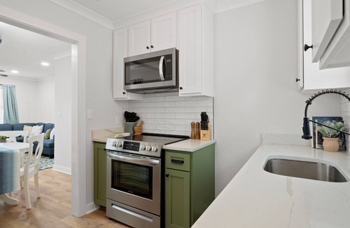 Laurel Cottage | Cozy Cottage near Downtown Laurel!