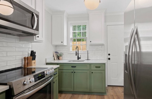Laurel Cottage | Cozy Cottage near Downtown Laurel!