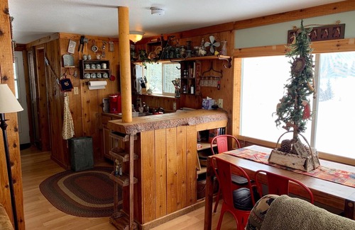 Steam Engine Meadows Cabin | Cozy Cottage Near Ski Lifts!