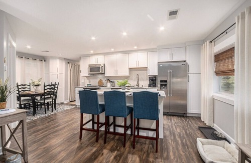 South Haven House | Cozy Cottage of South Haven: Sleeps 6