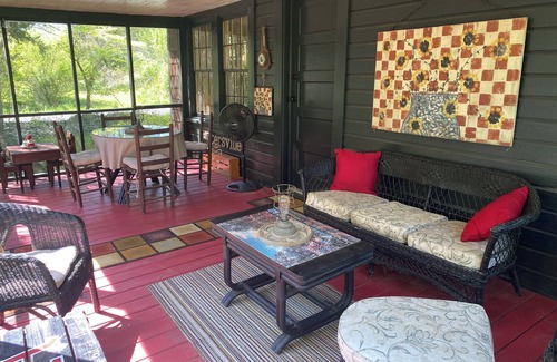 Adairsville Cottage | Cozy Cottage on Creek 1/2 mi. from Barnsley Resort - No Cleaning or Pet Fees