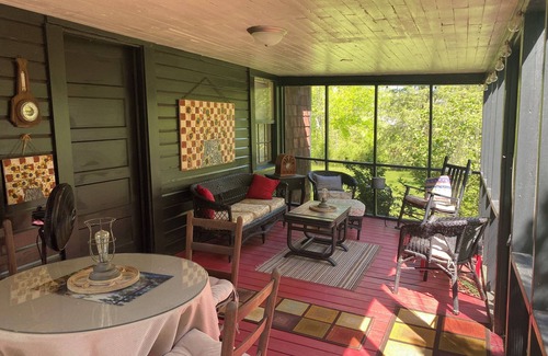 Adairsville Cottage | Cozy Cottage on Creek 1/2 mi. from Barnsley Resort - No Cleaning or Pet Fees